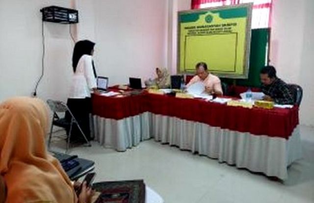 Mahasiswa Prodi EKS Ikuti Seminar Proposal Tahap III Semester Genap 2022 2023