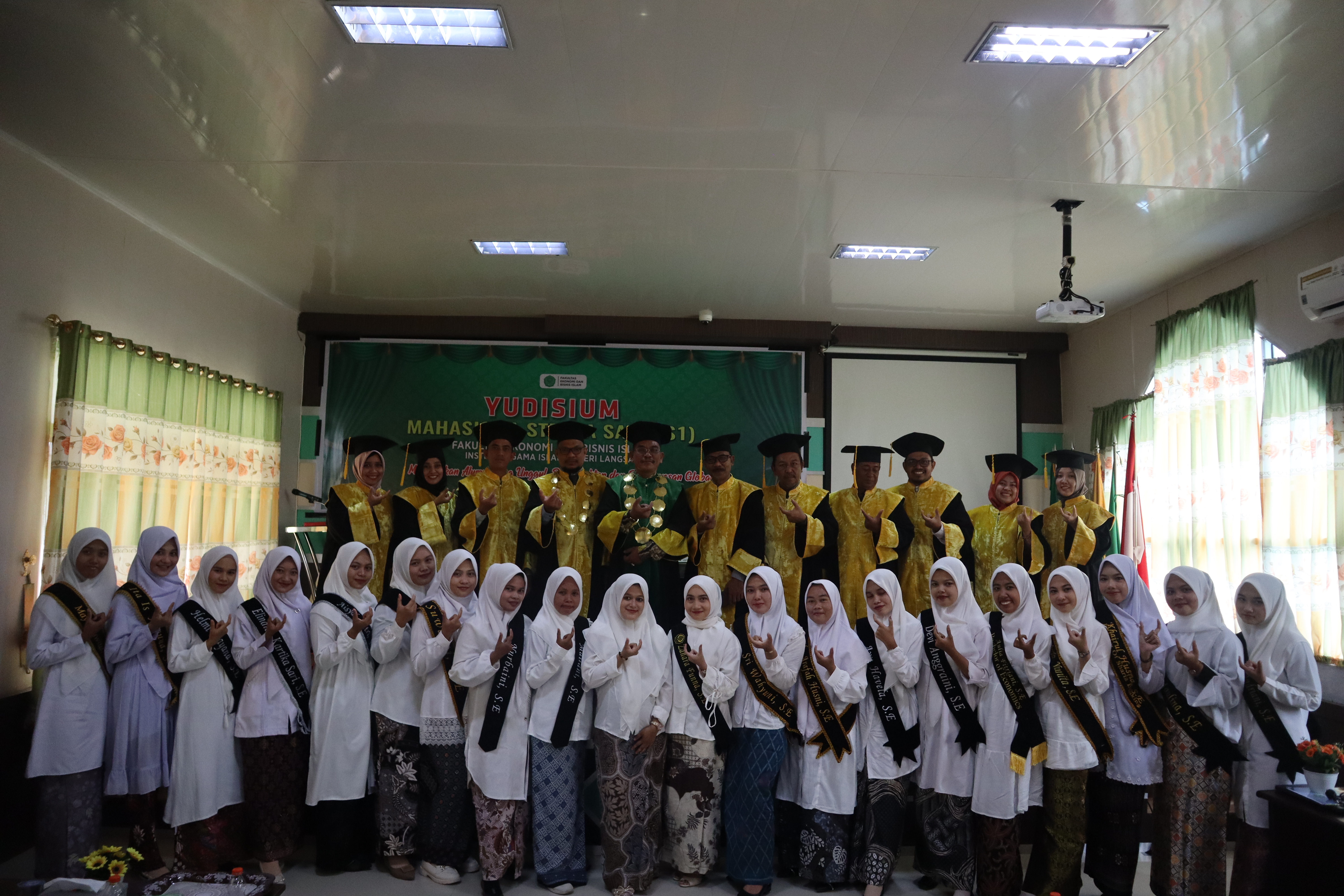 FEBI IAIN Langsa Judges 45 Students of Sharia Banking Study Program PBS
