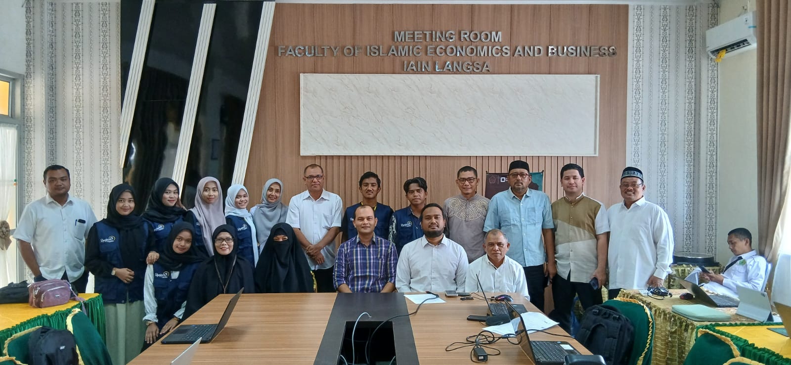 Relawan Pajak FEBI IAIN Langsa Bersama DJP KPP Pratama Langsa Dampingi ASN Lapor Pajak Melalui CoreTax