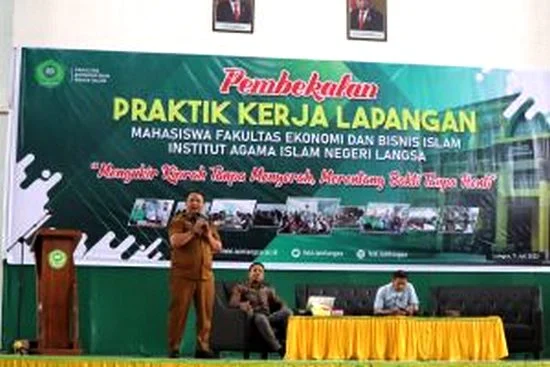 Buka Pembekalan PKL, Dekan Harap Mahasiswa FEBI Kuasai IT Agar Mampu Berkompetisi Di Tengah Masyarakat