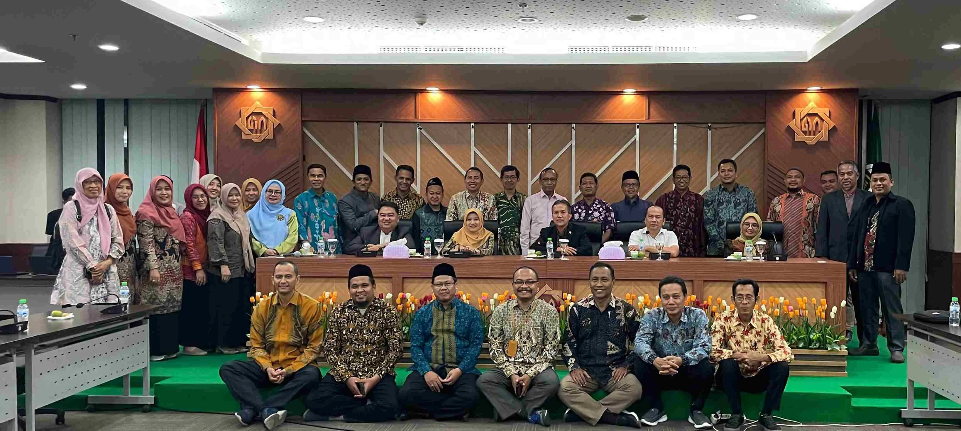 Dekan FEBI IAIN Langsa Hadiri Rakernas AFEBIS dan AISDEE 2024 di Surabaya, Bahas Peningkatan Akreditasi dan Pemberdayaan Ekonomi Syariah